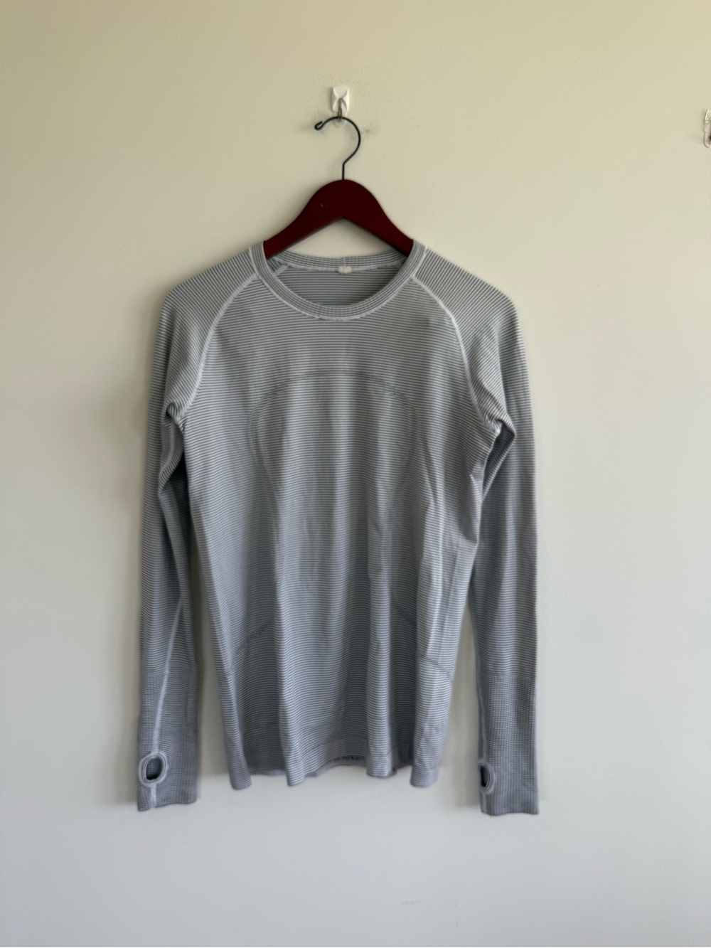 lululemon athletica Light Gray Long-Sleeve Crew with Thumbholes